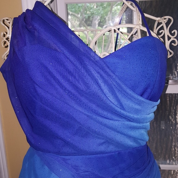 Dress - Picture 3 of 4